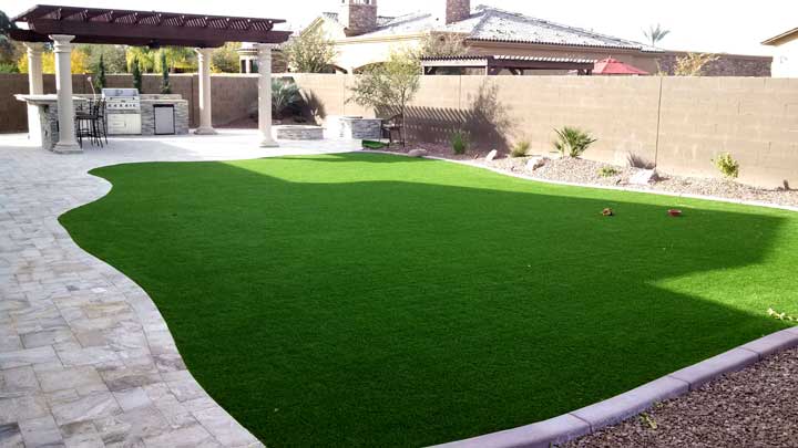 backyard-landscape-synthetic-grass-travertine-bbq-pergola-sm